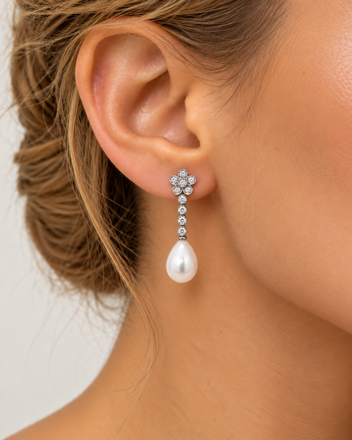 PENDIENTES LARGOS FLOR O/B CON DIAMANTES Y PERLA