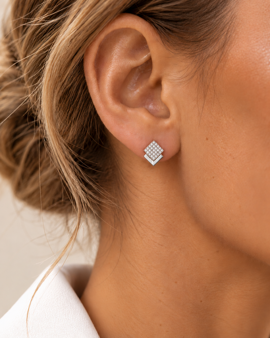 PENDIENTES TRIANGULARES ORO BLANCO CON BRILLANTES