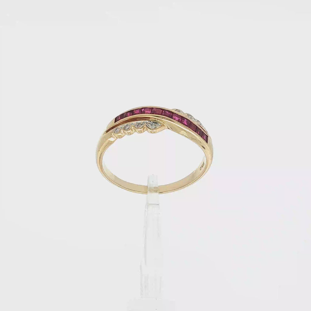 ANILLO CON DIAMANTES Y RUBIES