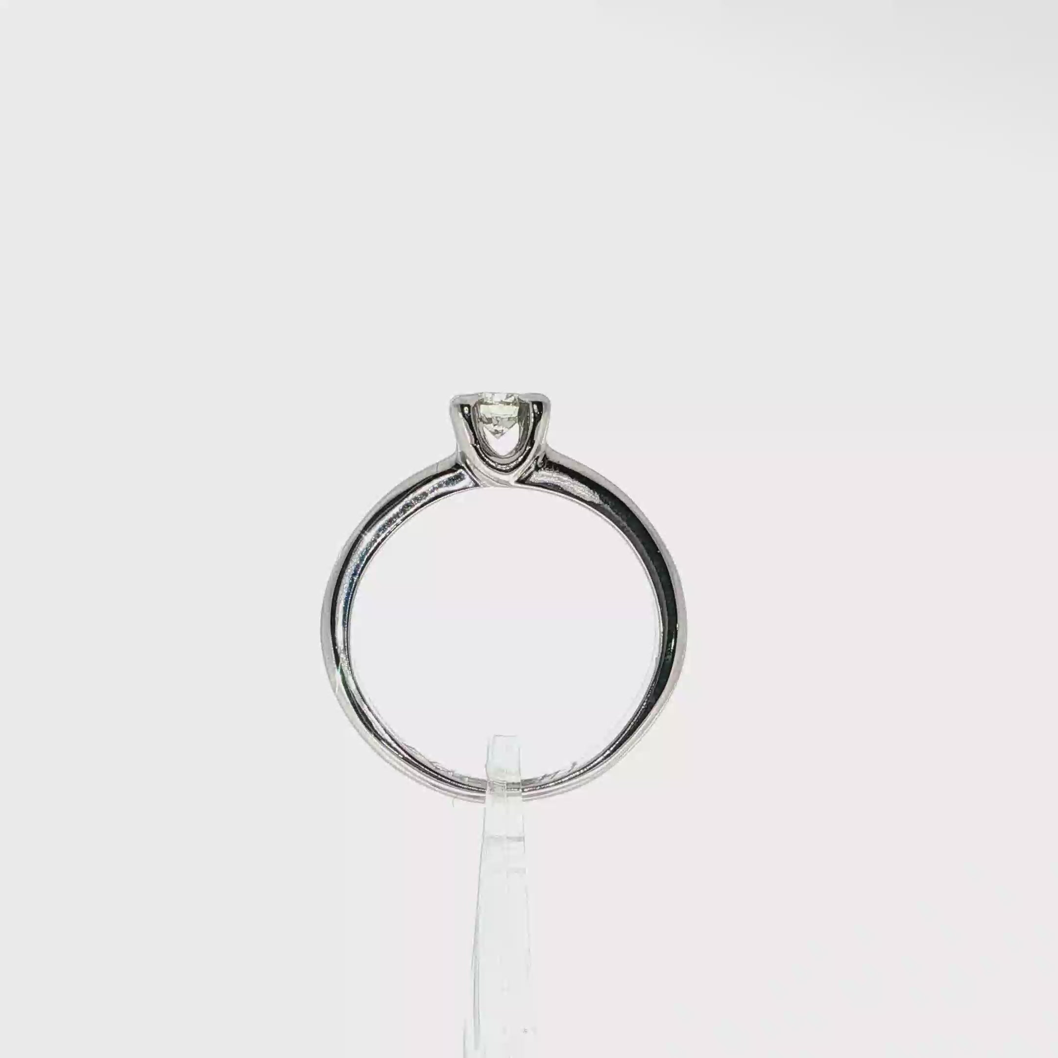 SOLITARIO ORO BLANCO CON DIAMANTE