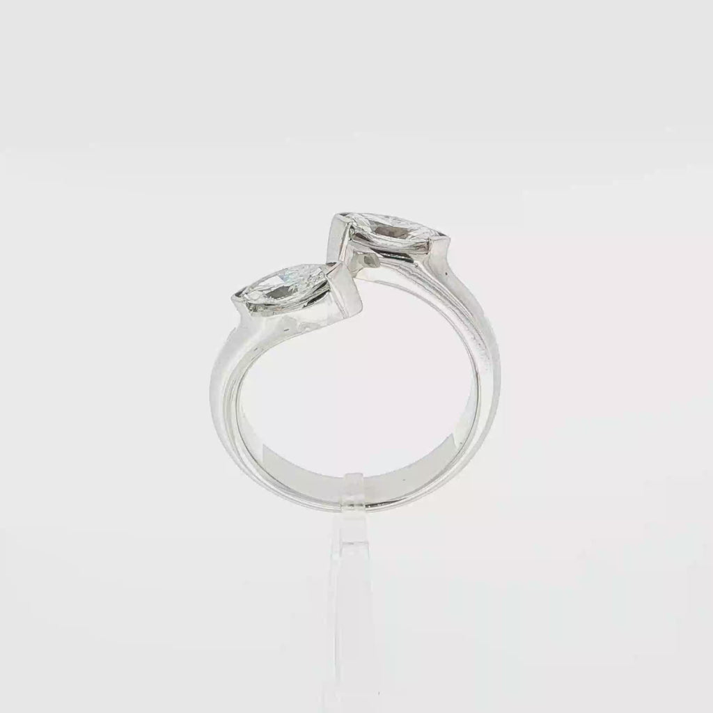 SORTIJA "TU Y YO" ORO BLANCO CON MARQUISES
