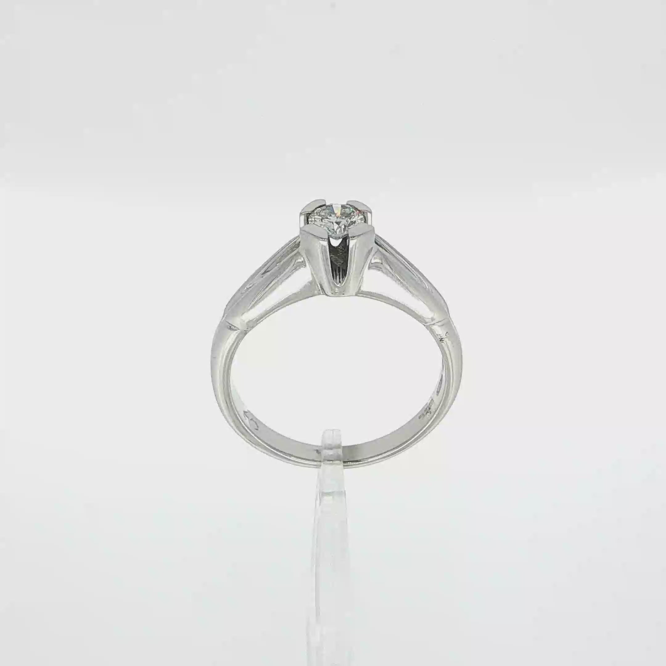SOLITARIO DE ORO BLANCO CON DIAMANTE