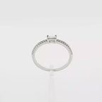 ANILLO ORO BLANCO CON DIAMANTE BAGUETTE Y PUNTAS DE DIAMANTE