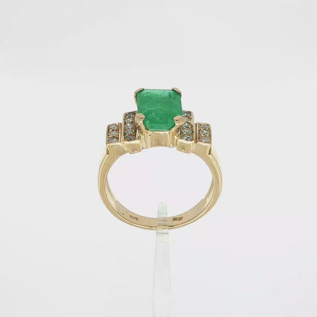 ANILLO CON ESMERALDA Y DIAMANTES