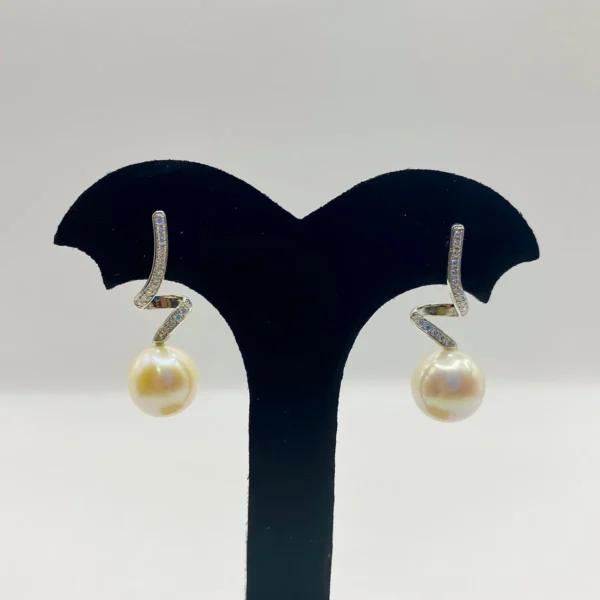 PENDIENTES ORO BLANCO CON PERLA Y BRILLANTES - Image 4